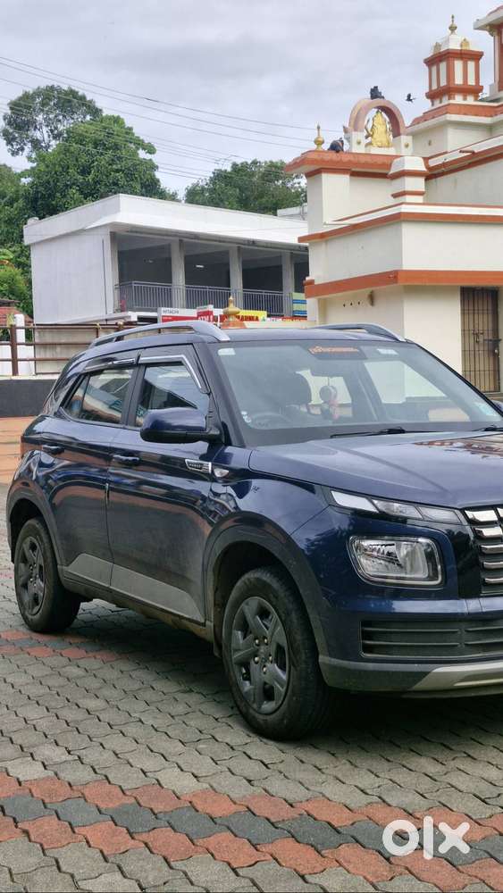 Hyundai Venue 2023 Petrol 41000 Km Driven