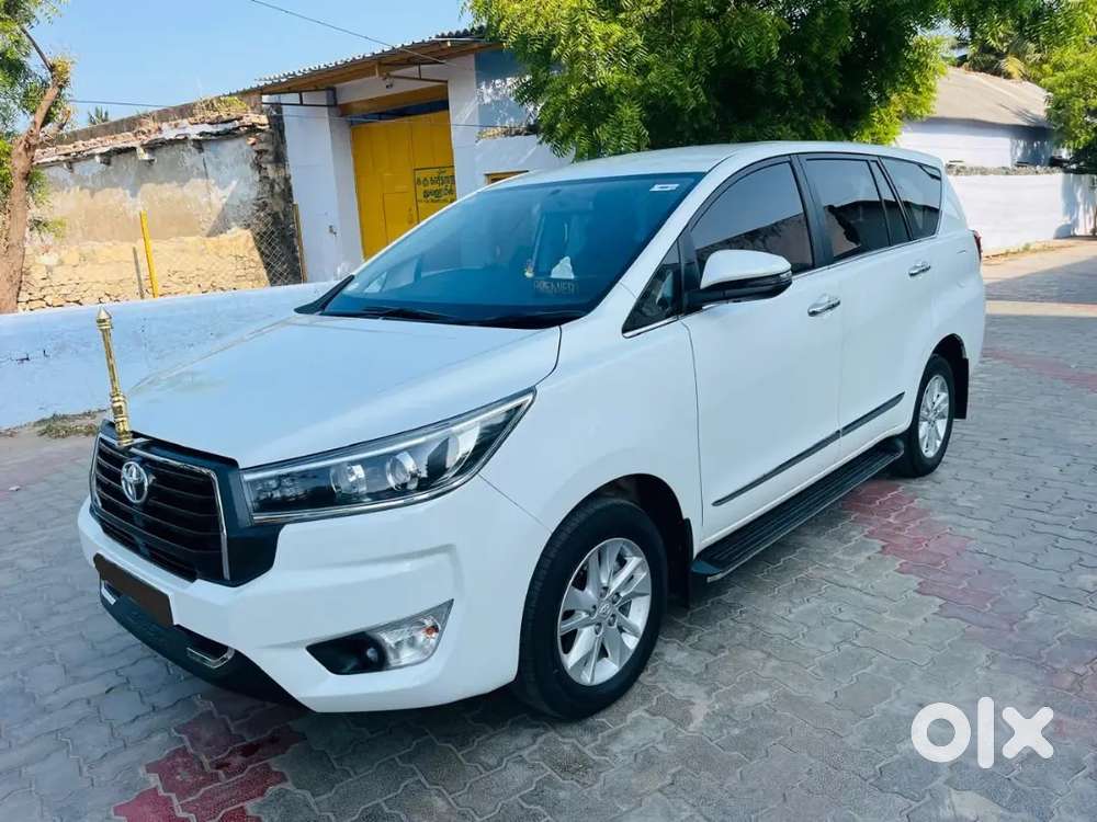Innova Crysta Gx Plus 8 Seater Platinum White