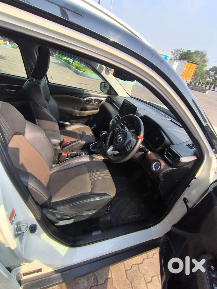 Toyota Urban Cruiser Hyryder 1.5 V Hybrid, 2024, Petrol