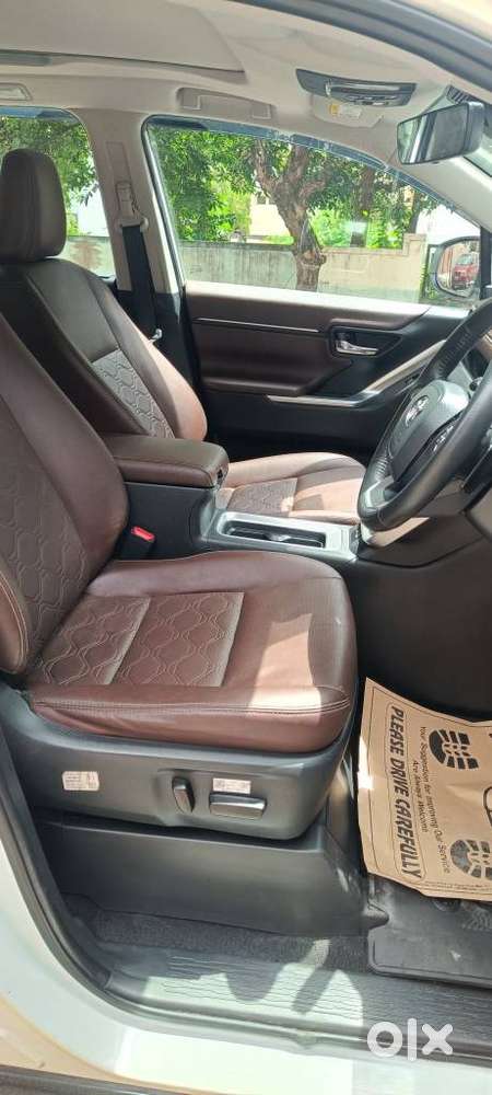Toyota Innova Hycross 2.0 Zx Hybrid 7 Str, 2024, Petrol