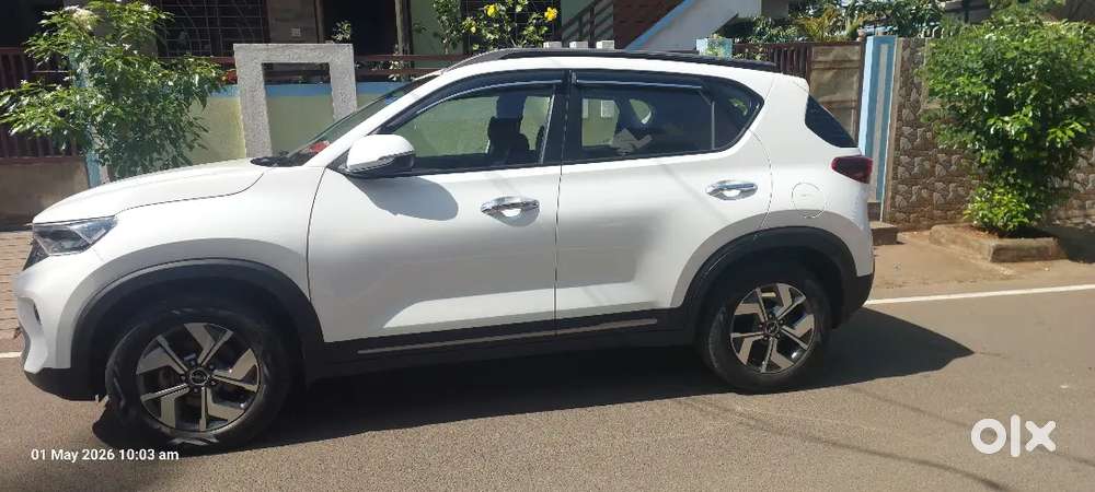 Kia Sonet Push Button Start With Sunroof & Alloy Wheels