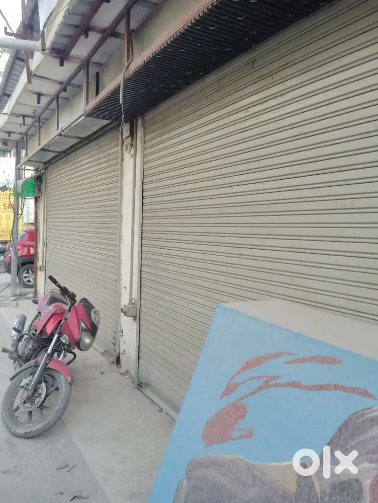 2 shop rent ke liye available jis ka rent 55k hai ushe bad 18%gst