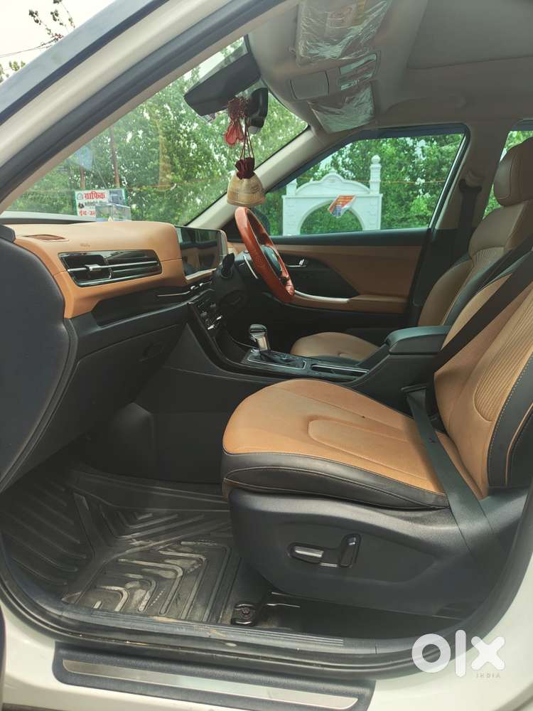 Hyundai Alcazar 1.5 Tdct Signature (o) 7s Petrol, 2025, Petrol