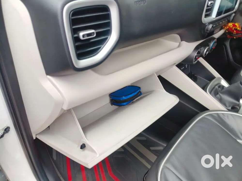Hyundai Venue Petrol Manual 2025