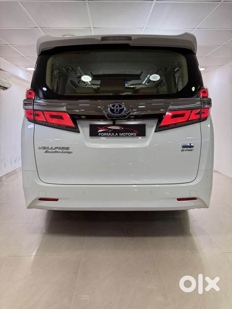 Toyota Vellfire 2.5 Executive Lounge, 2023, Petrol