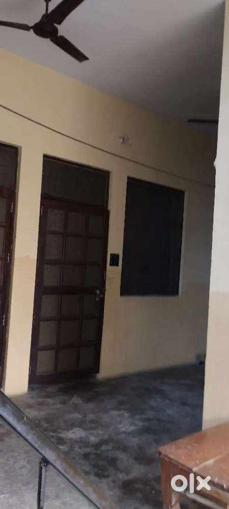 1 Room/Floor for Rent – 122 sq ft