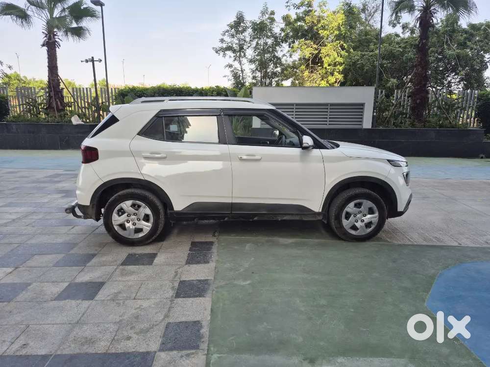 Hyundai Venue 2022 Petrol 62430 Km Driven