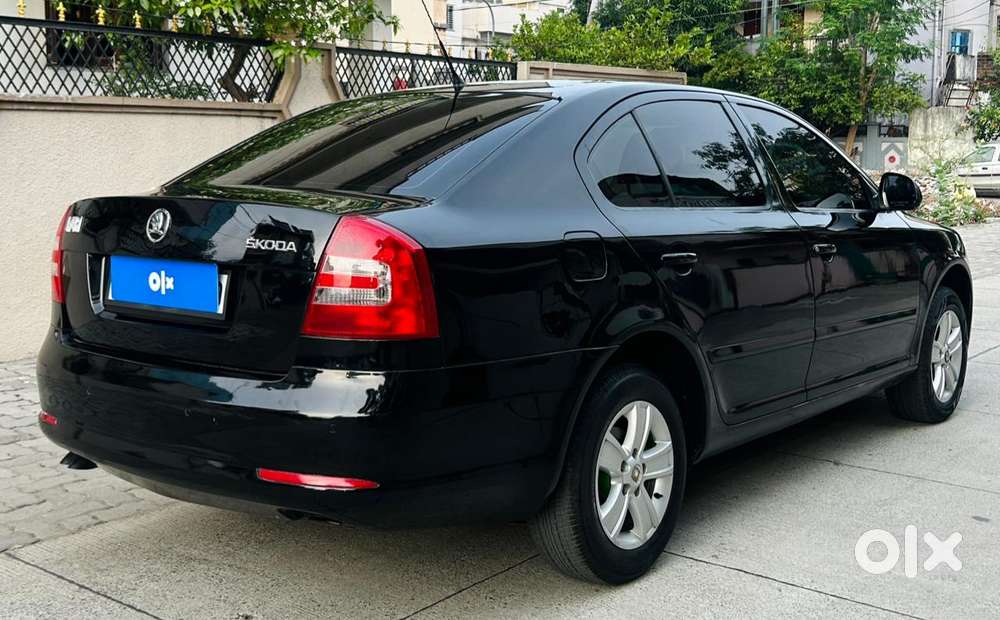 Skoda Laura Ambiente 2.0 Tdi Cr Manual, 2011, Diesel