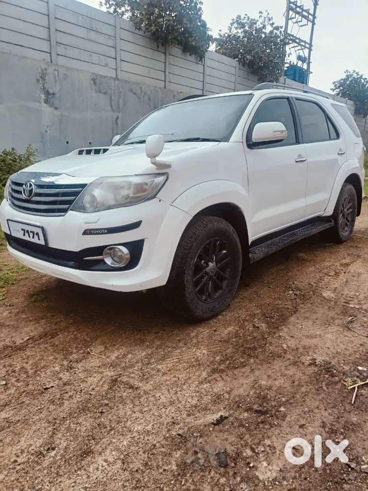 Toyota Fortuner Legender Diesel 10