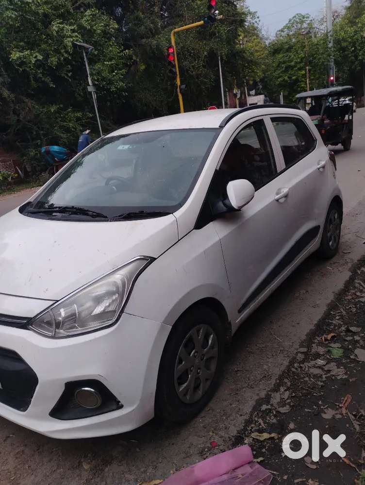 Hyundai Grand I10 2015 Diesel 80000 Km Driven