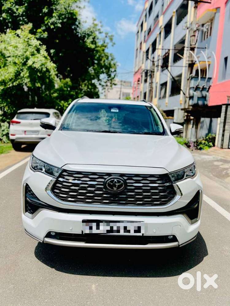 Toyota Innova Hycross 2.0 Zx Hybrid 7 Str, 2025, Petrol