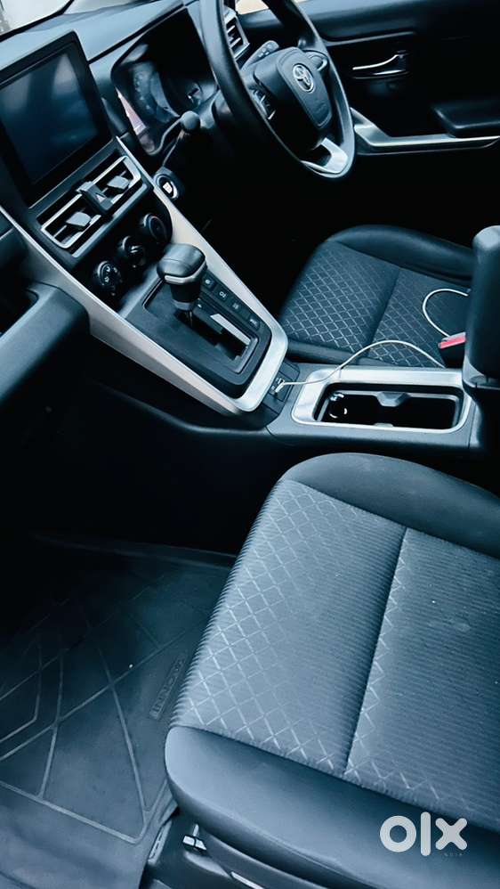 Toyota Innova Hycross Petrol 2024