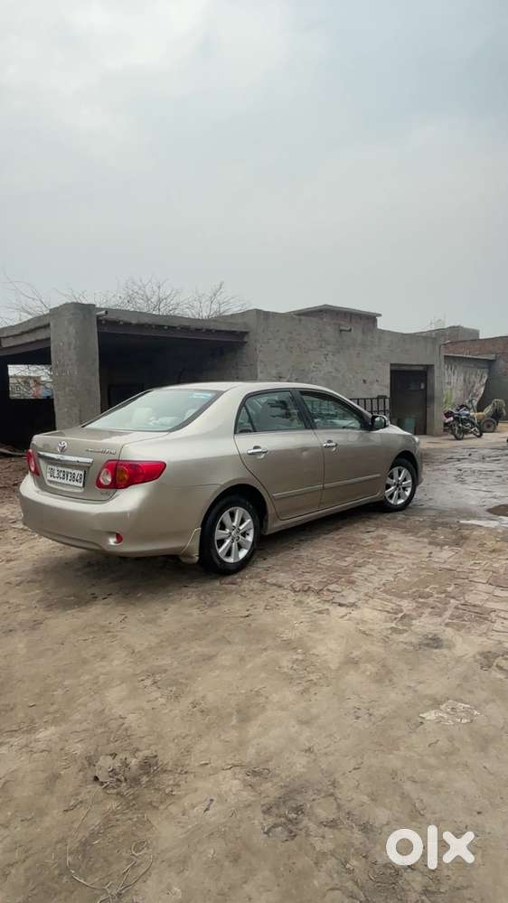 Toyota Corolla Altis 2011 Petrol Well Maintained