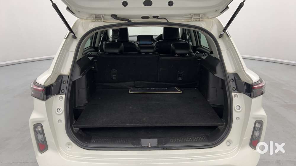Maruti Suzuki Grand Vitara 1.5 Alpha Plus Intelligent Hybrid Ecvt, 2..
