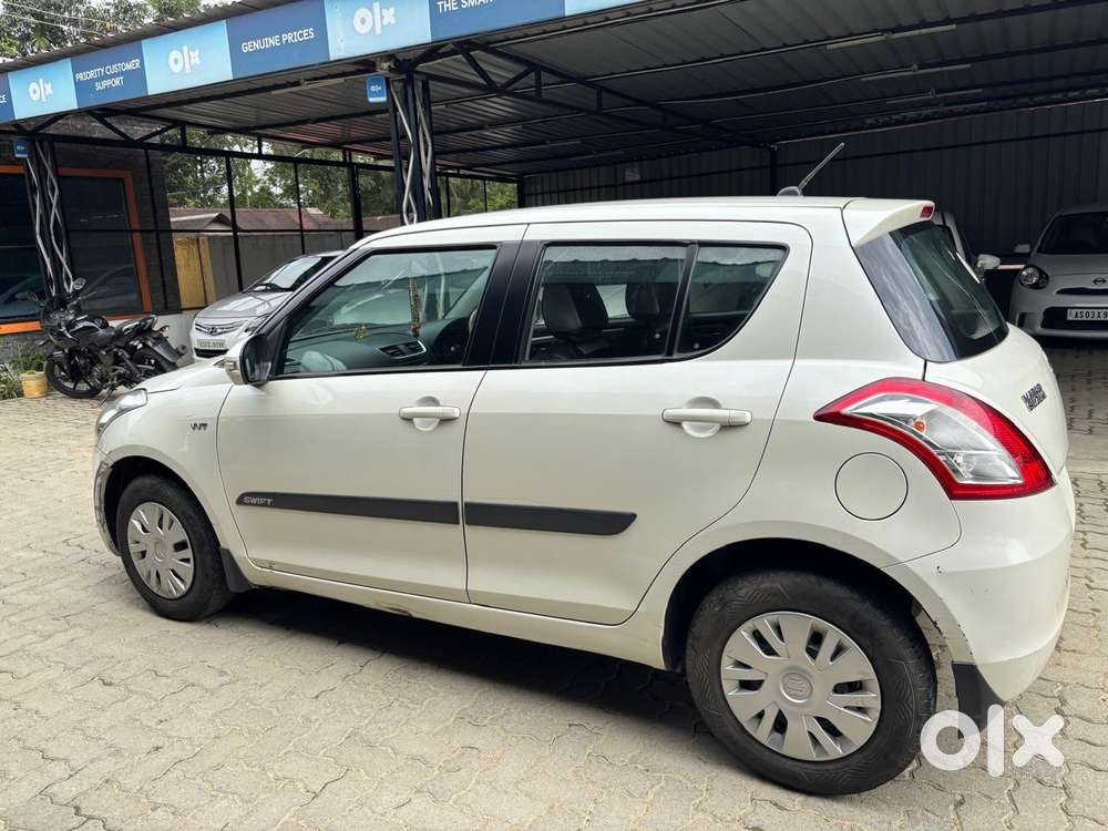 Maruti Suzuki Swift Vxi + Manual, 2012, Petrol