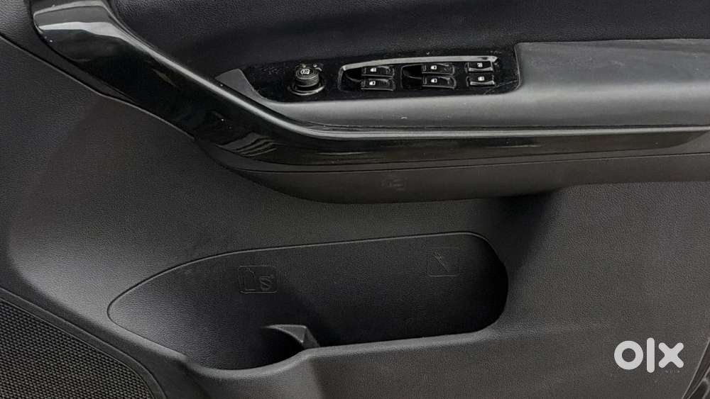 Mahindra Xuv700 2.0 Ax 7 Petrol At Str, 2022, Petrol