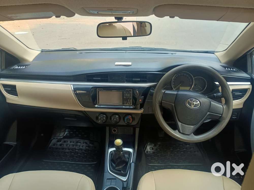 Toyota Corolla Altis 1.8 J, 2015, Petrol