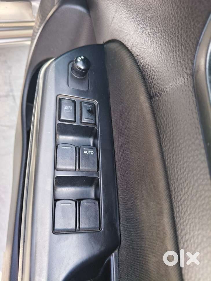 Maruti Suzuki Swift Zxi, 2012, Petrol