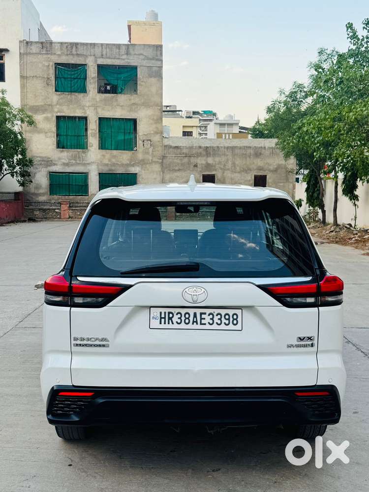 Toyota Innova Hycross 2.0 Vx (o) Hybrid 7 Str, 2023, Petrol