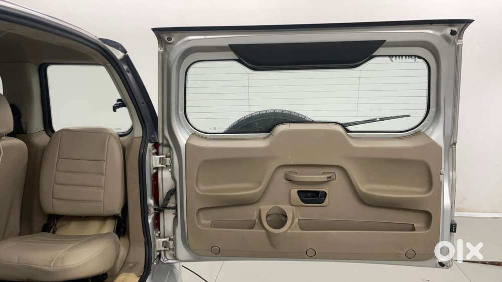 Mahindra Tuv 300 Mhawk100 T8 Dual Tone, 2017, Diesel