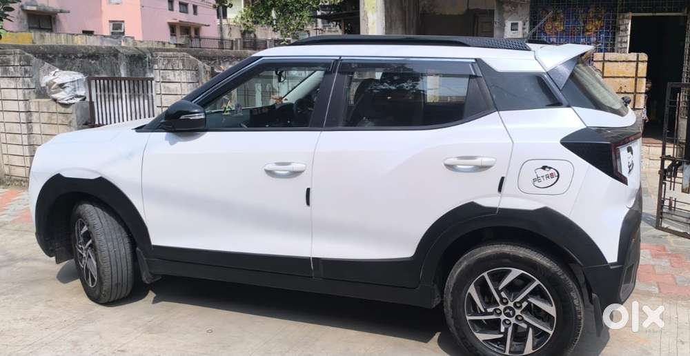 Mahindra Xuv 3xo Ax5 Pm Mt, 2024, Petrol