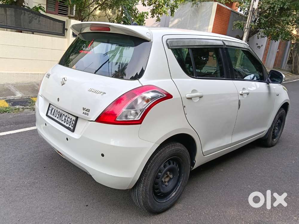 Maruti Suzuki Swift Vxi + Manual, 2017, Petrol