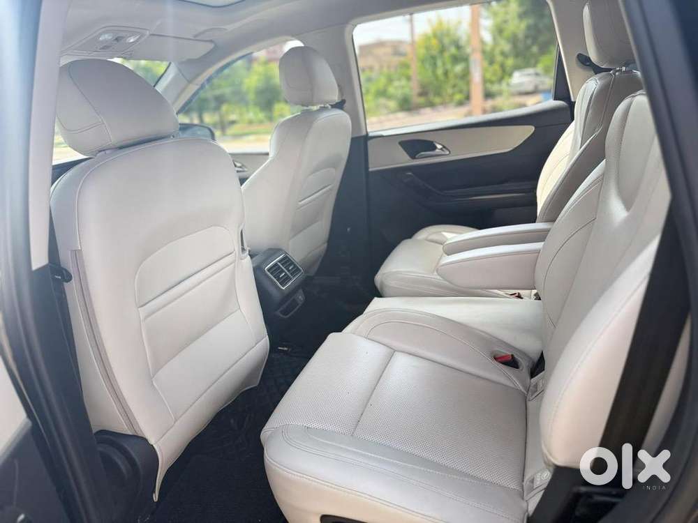 Mahindra Xuv700 2024 Diesel Well Maintained