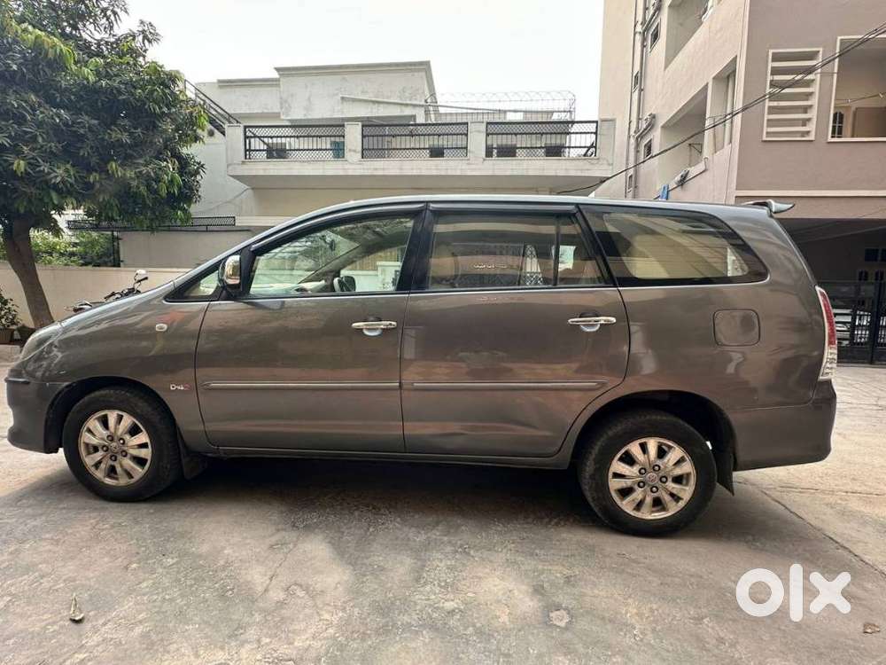 Toyota Innova 2004-2011 2.5 V Diesel 8-seater, 2009, Diesel