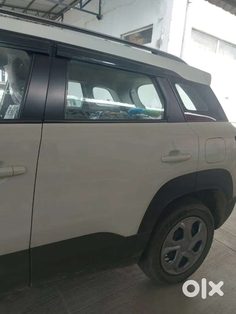 Maruti Brezza Lxi 2026