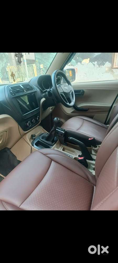Mahindra Tuv 300 T4 Plus, 2019, Petrol