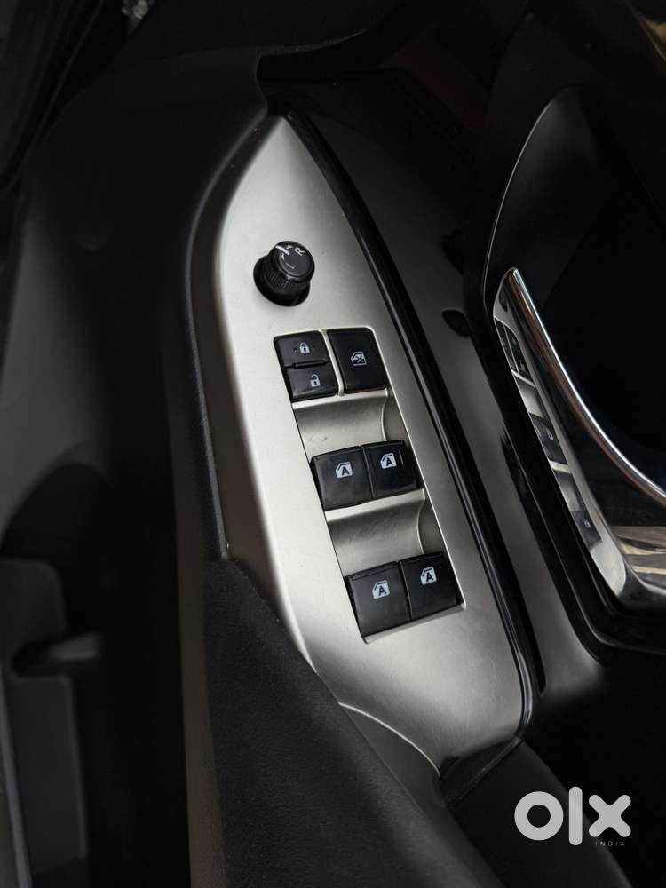 Toyota Innova Crysta 2.4 V 8 Str, 2016, Diesel