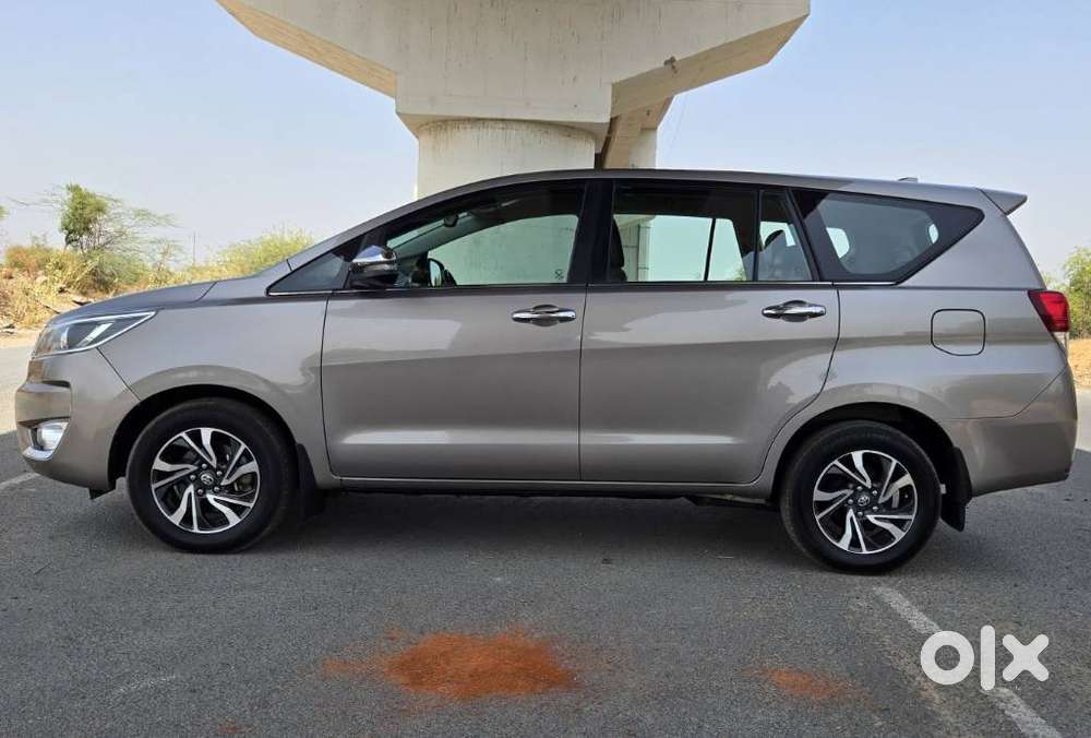 Toyota Innova Crysta [2020-ongoing] 2.4 Vx 8 Str, 2023