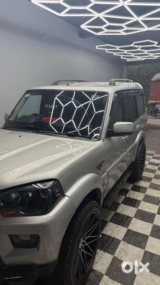 Mahindra Scorpio Classic S10 2016