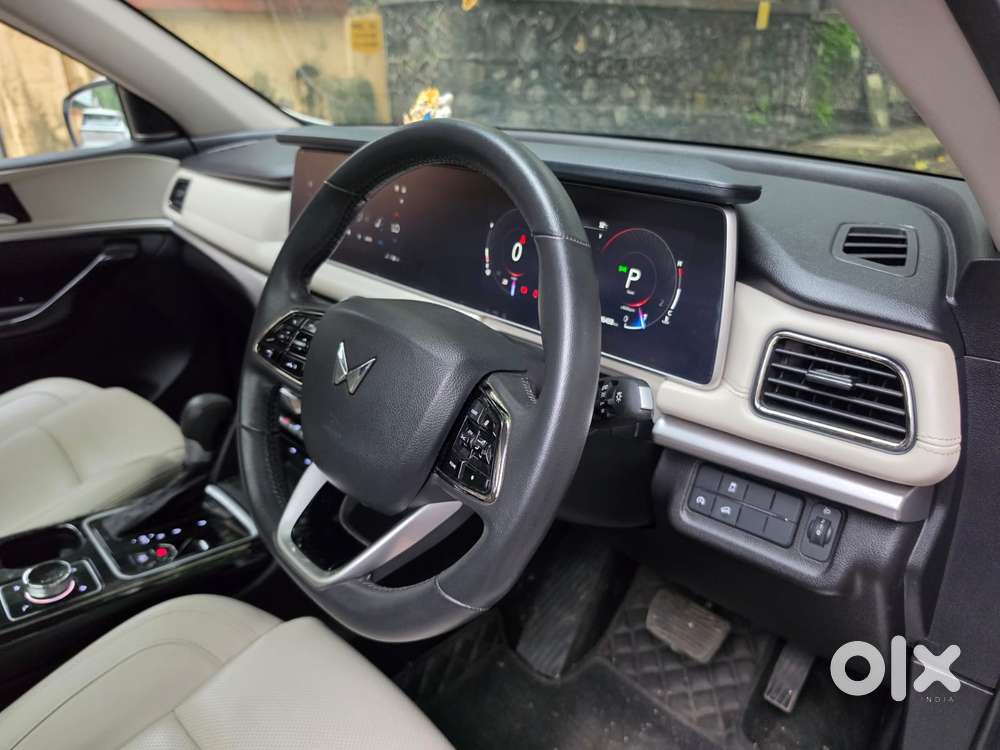 Mahindra Xuv700 2.0 Ax 7 Petrol At Luxury Pack Str, 2024, Petrol