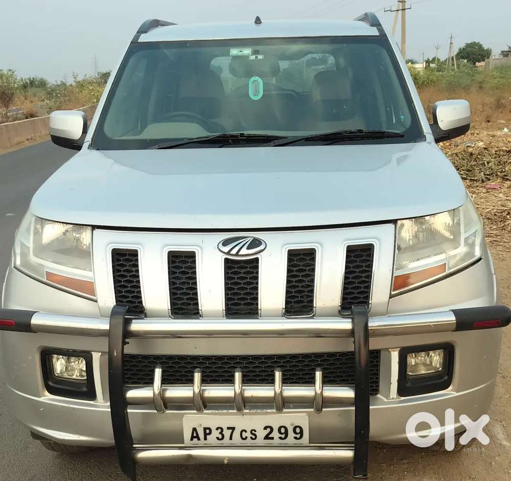 Mahindra Tuv 300 T 8