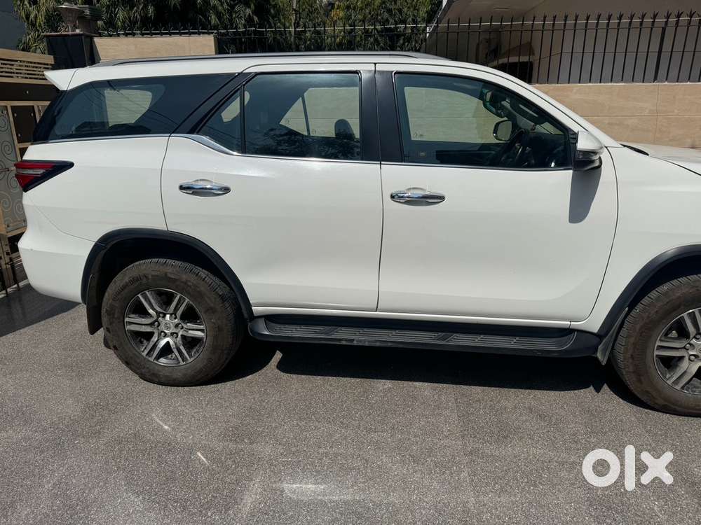 Toyota Fortuner (2021-present) 4x2at Diesel 2021