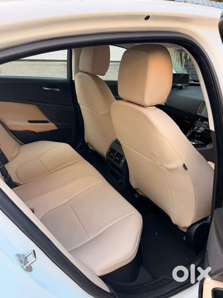 Jaguar Xe Pure, 2019, Petrol