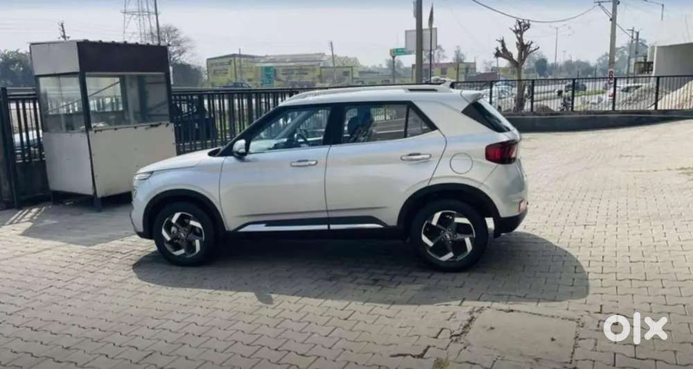Hyundai Venue 2020 Petrol Well Maintained