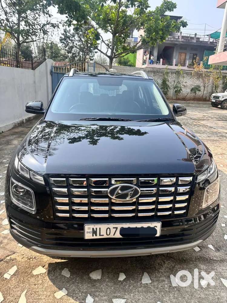 Hyundai Venue 2023 Petrol 16000 Km Driven