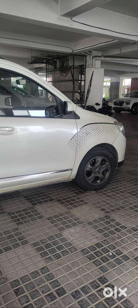 Renault Lodgy 2015 Diesel  Well Maintained  Fancy Number  Excellent
