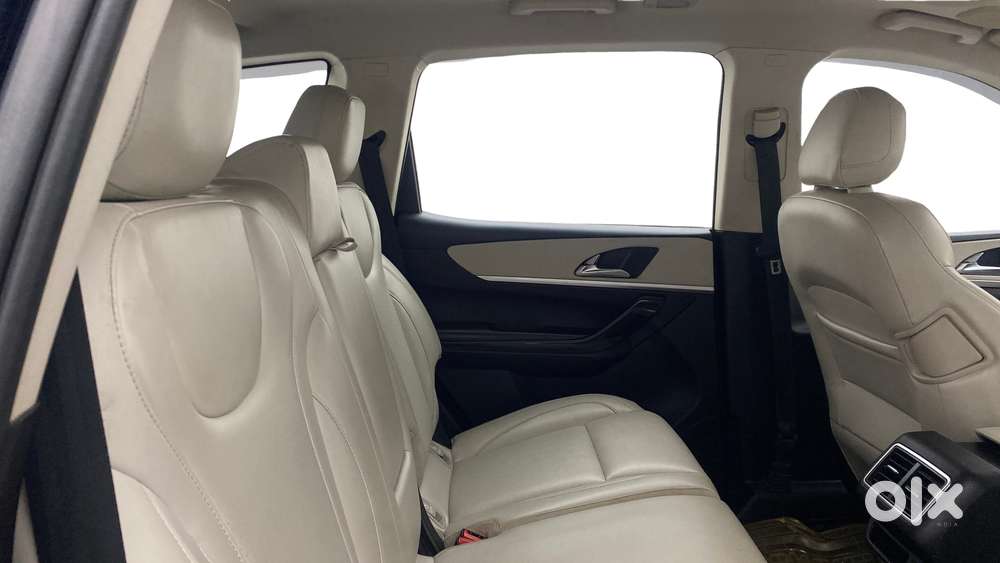 Mahindra Xuv700 2.2 Ax 7 Diesel At Luxury Pack Str Awd, 2022, Diesel