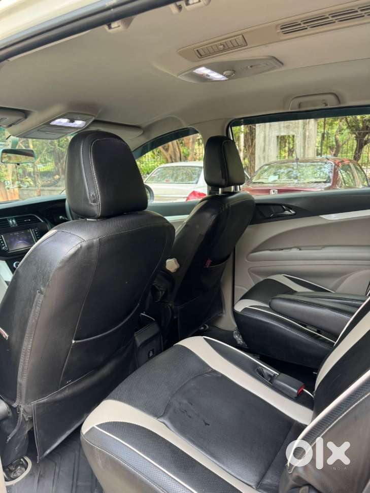 Mahindra Marazzo M6, 2018, Diesel