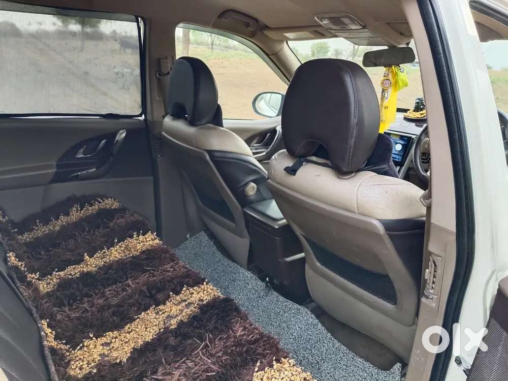 Mahindra Xuv500 2015