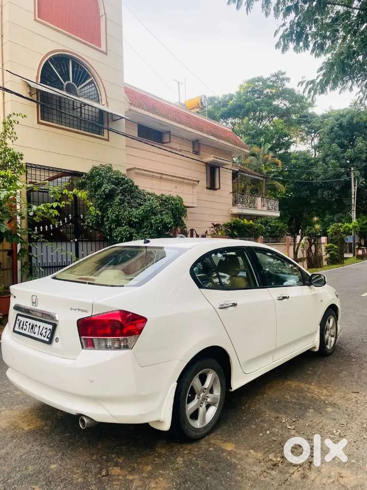 Well Maintained 2011 Honda City Company Serviced