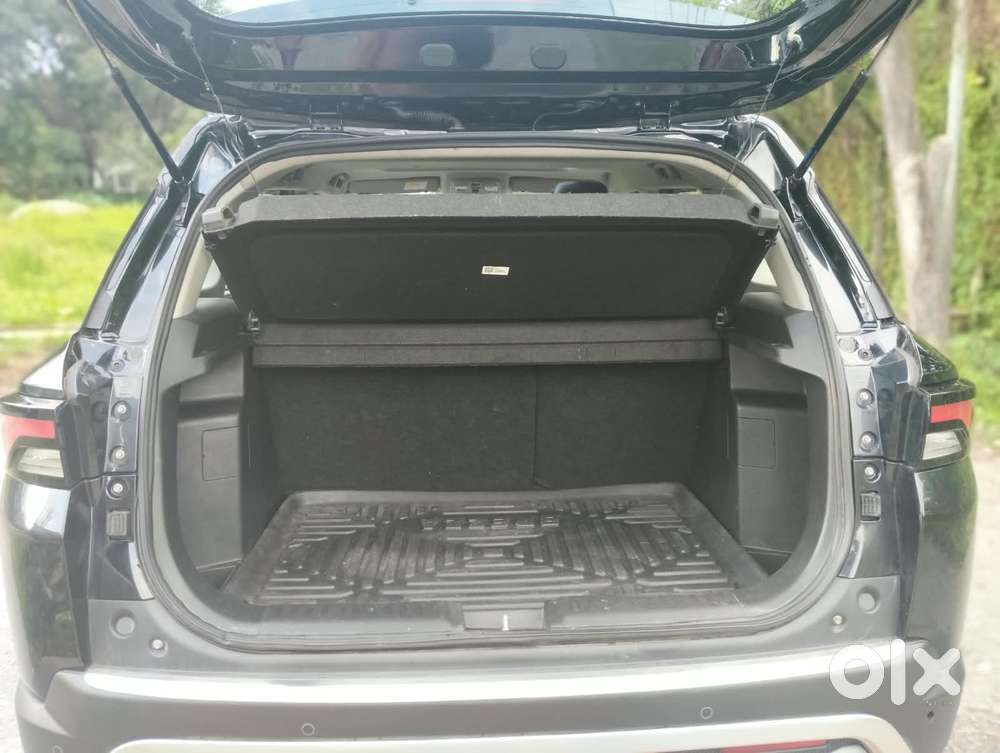 Maruti Suzuki Brezza 1.5 Zxi Smart Hybrid, 2023, Petrol