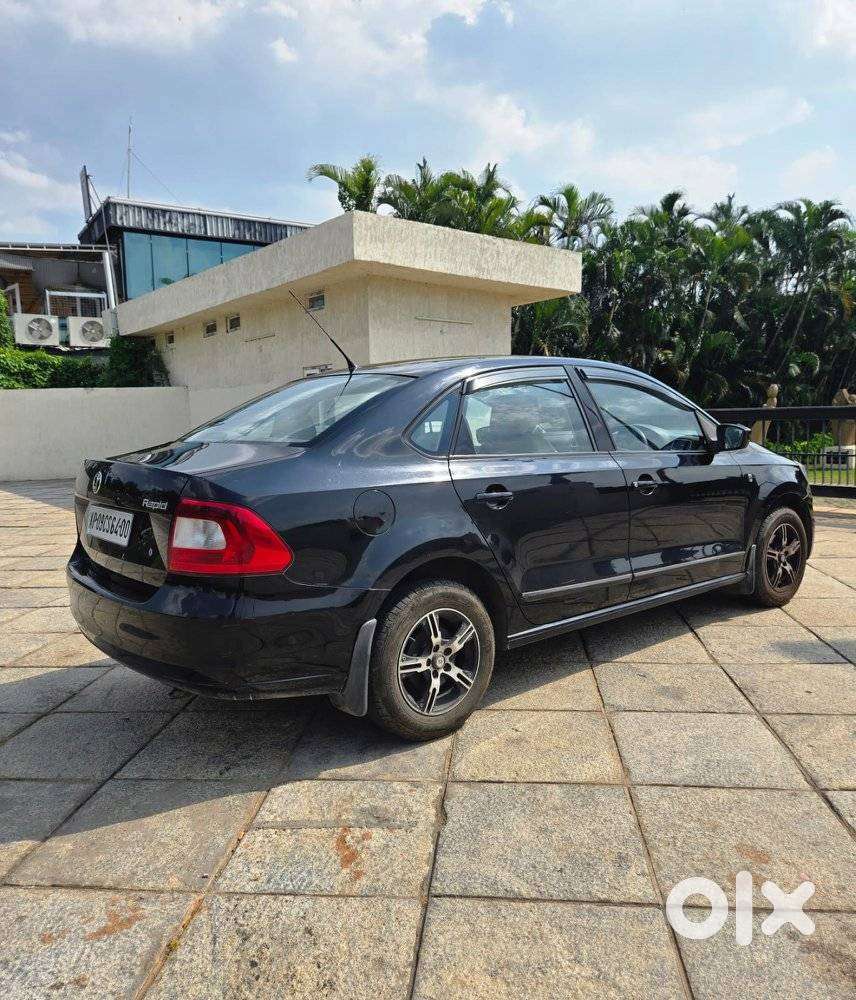 Skoda Rapid 1.6 Mpi At Elegance Black Package, 2013, Petrol
