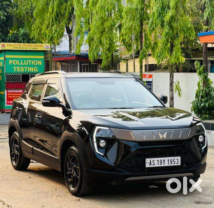 Mahindra Xuv 3xo Ax5 Pm Mt, 2026, Petrol