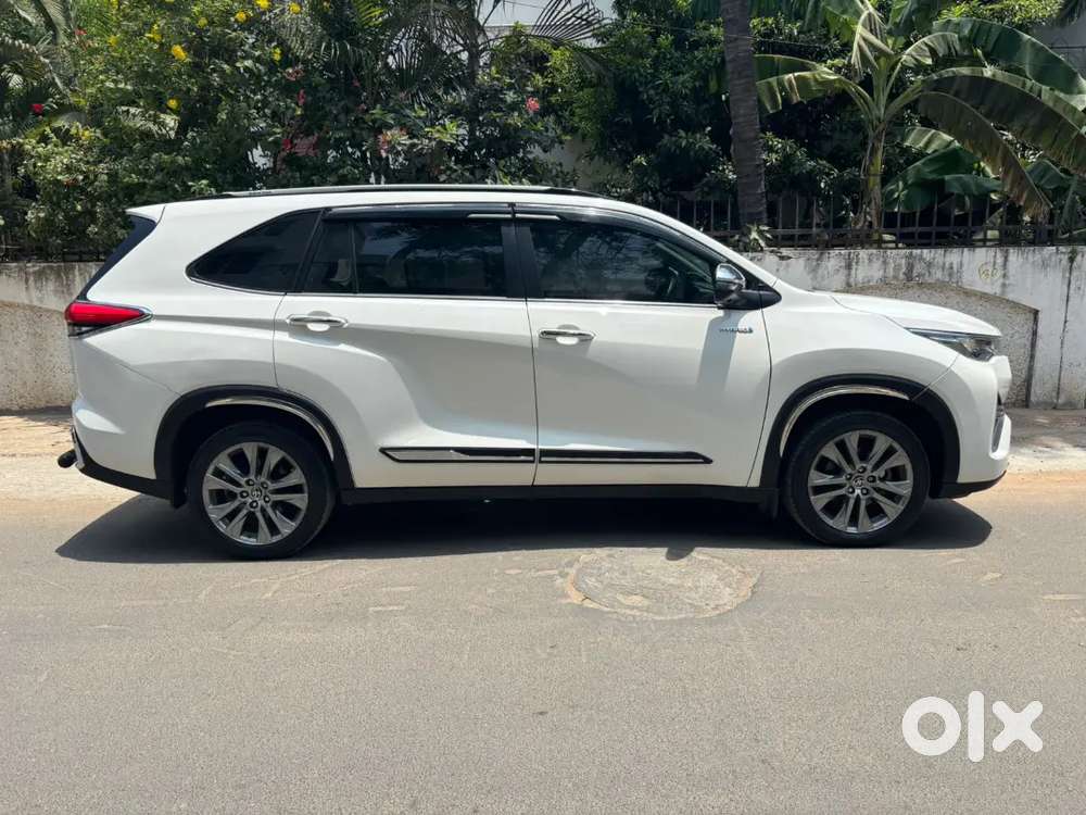 Toyota Innova Hycross 2024