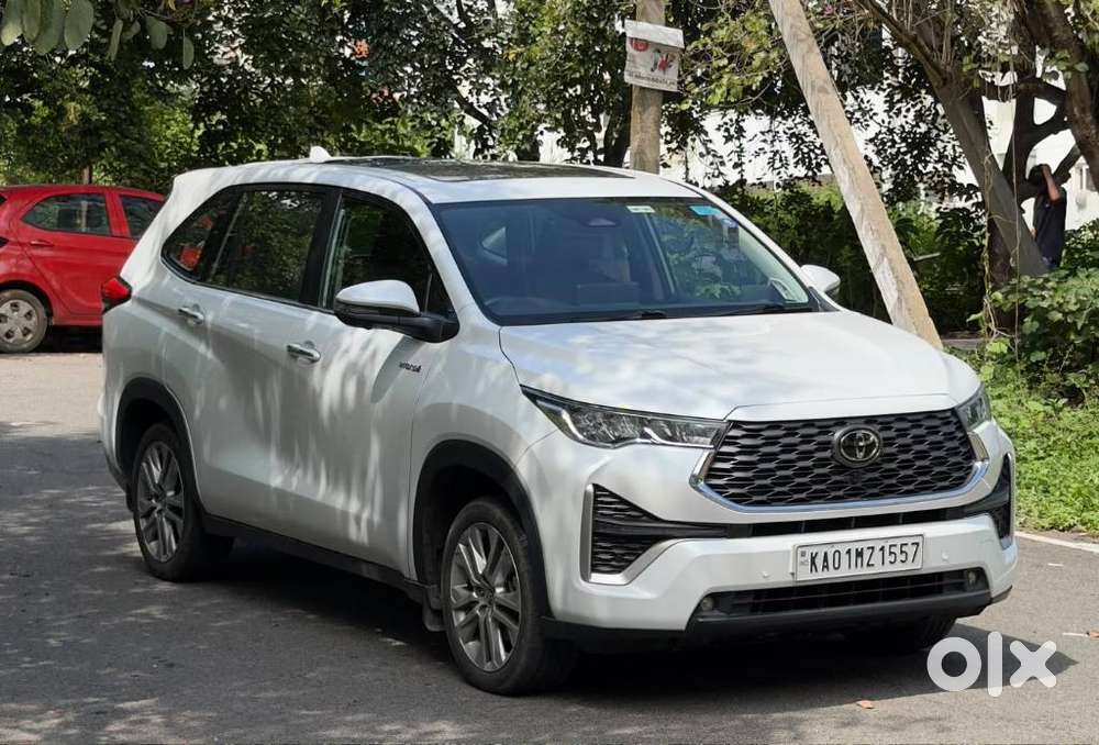 Toyota Innova Hycross 2.0 ZX (O) Hybrid 7 STR, 2023, Petrol