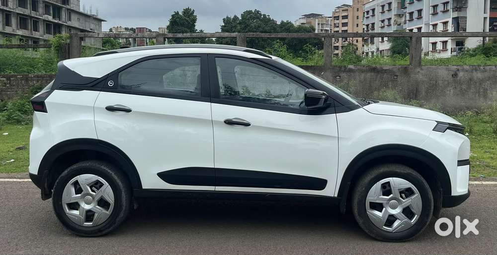 Tata Nexon Pure (s) 1.2 Petrol 6amt, 2024, Petrol